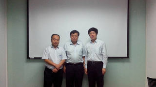 梁舰、江书平、李世恒代表各自团队会谈