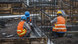 劳务碰瓷、以“上访”威胁/敲诈工地，百余人获刑！